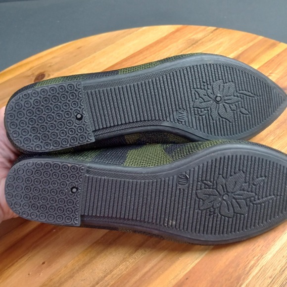 Free Reign Women's Slip On Camo Camouflage Point Toe‎ Ballet Flats Size 10 Knit - Picture 10 of 10